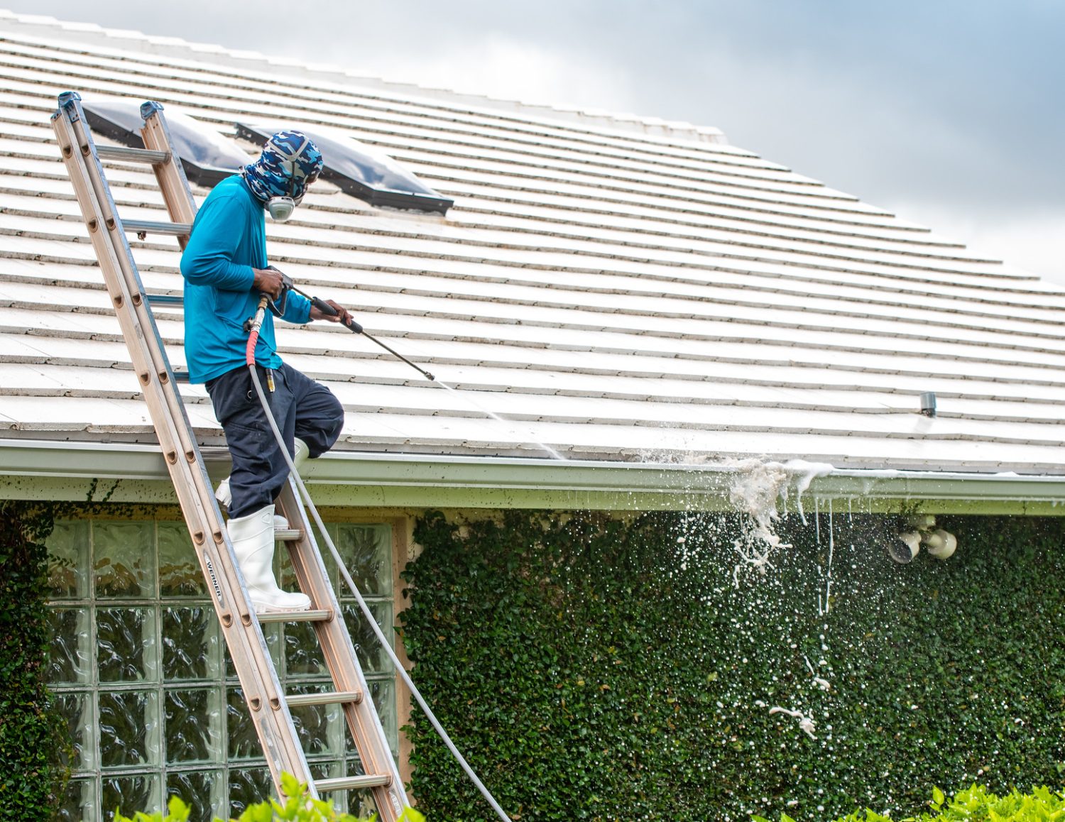 Red River Softwash, Roof Cleaning, Pressure Washing & Power Washing Gutter Cleaning Service Redwater Tx